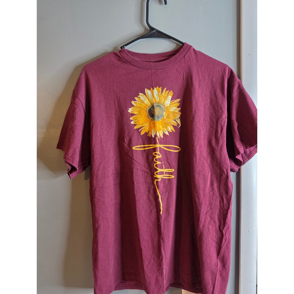 Delta Pro Weight Sunflower Faith Graphic T-Shirt Maroon Burgundy Womens Large